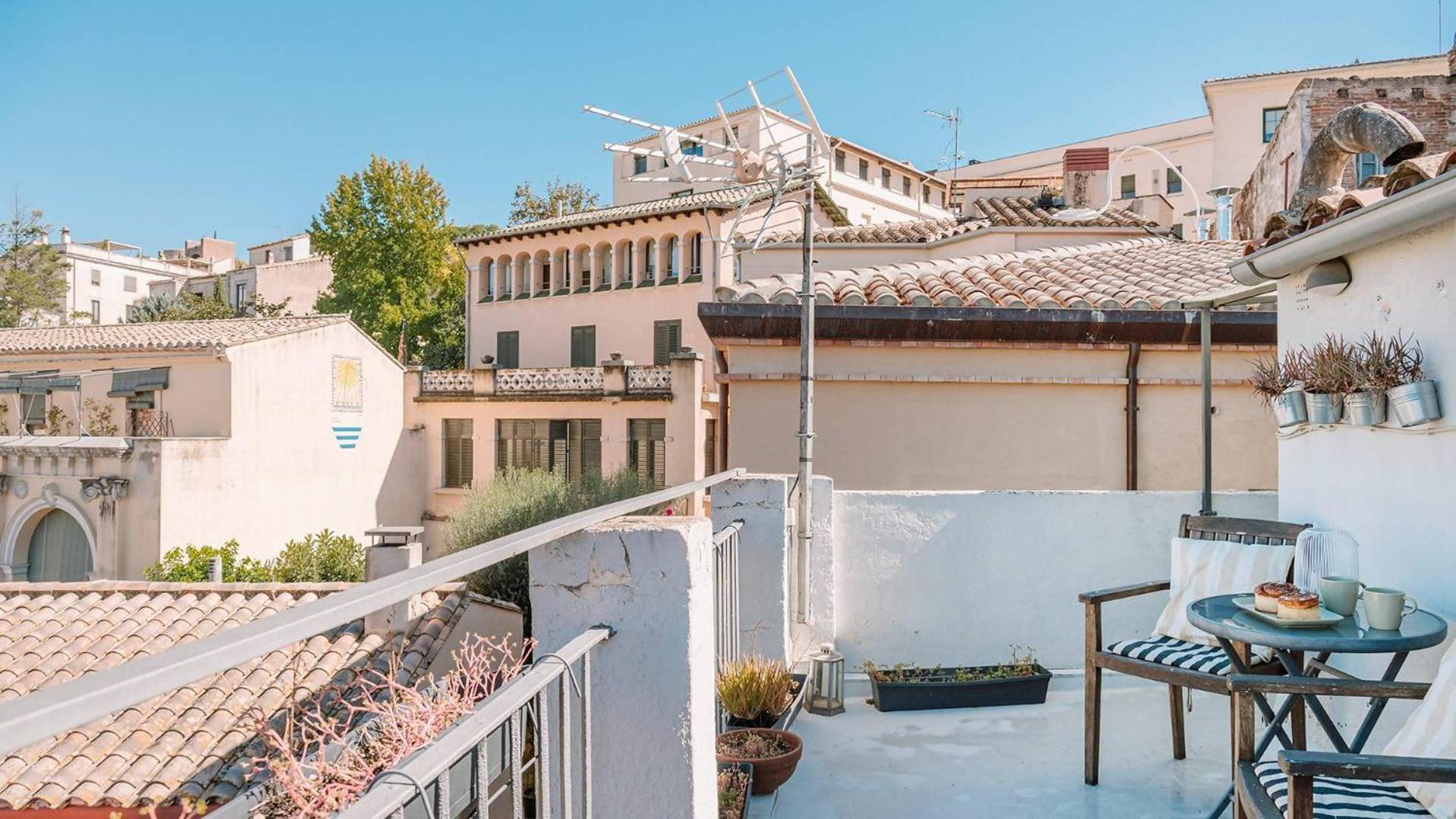 Romantic Duplex With Terrace And Great Views Girona Room photo